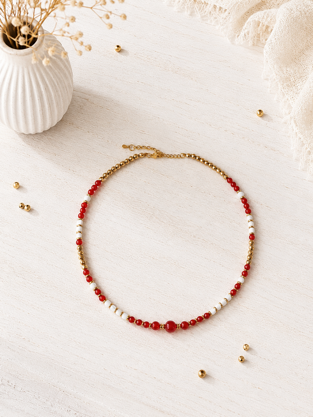 Présentation du collier Doha en cornaline et nacre