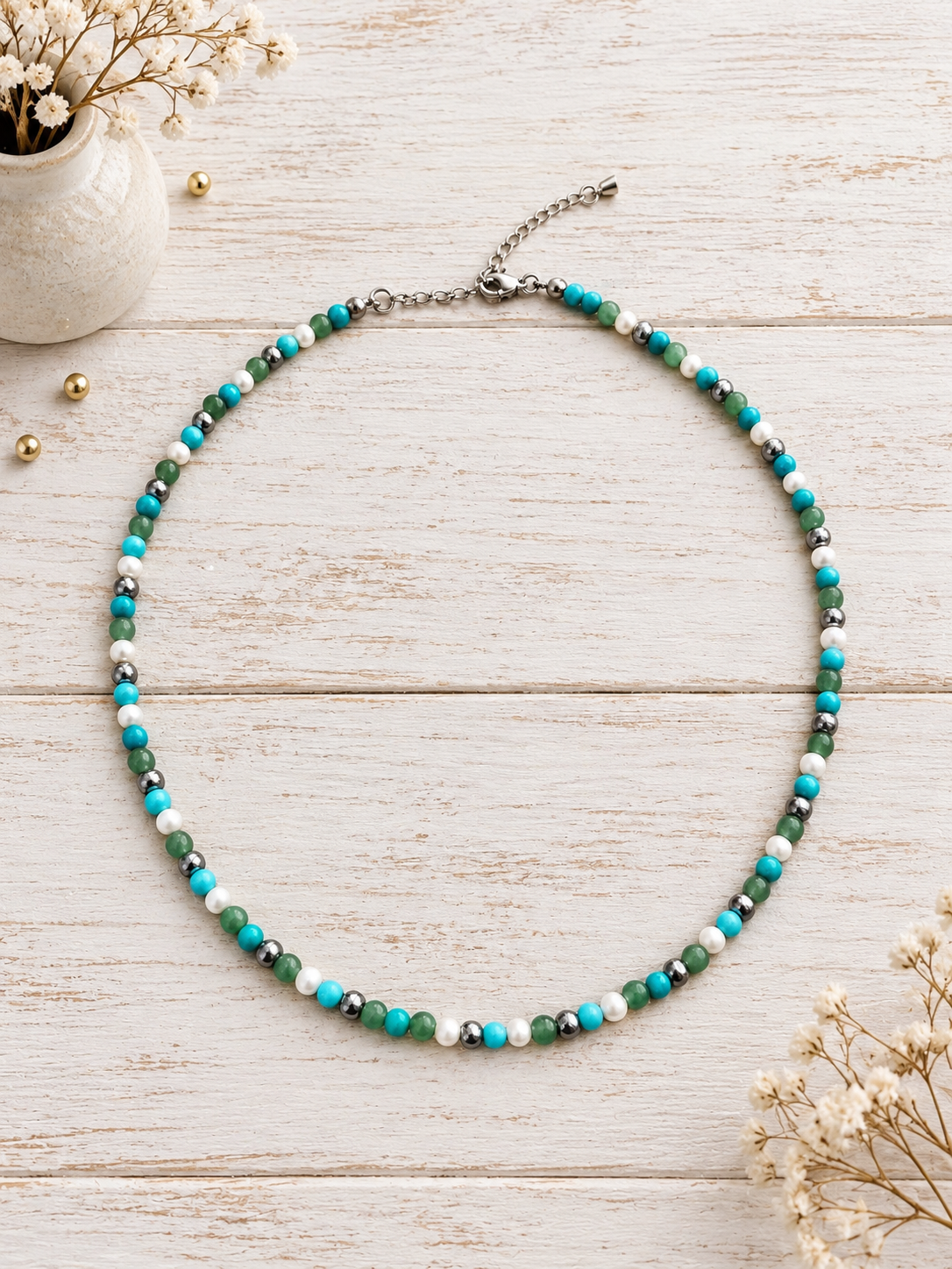 Collier en perles de 4mmen aventurine, magnésite teintée turquoise, coquillage et hématite argentée