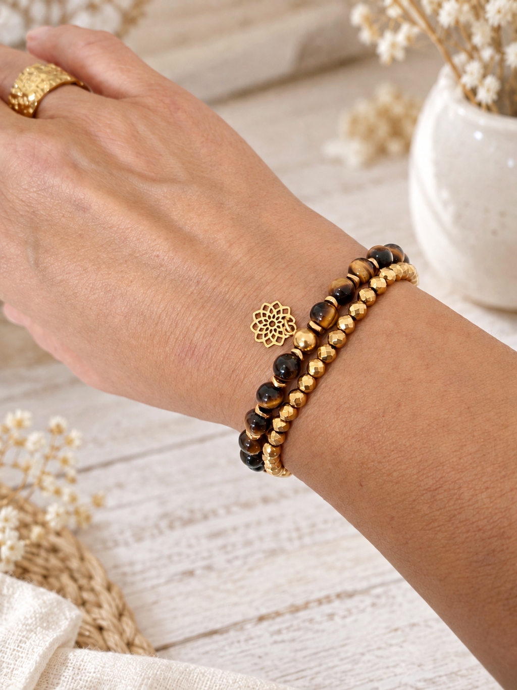 Duo de bracelets en œil de tigre 6mm avec intercalaires, pendentif mandala en acier inoxydable et hématites dorées facettées