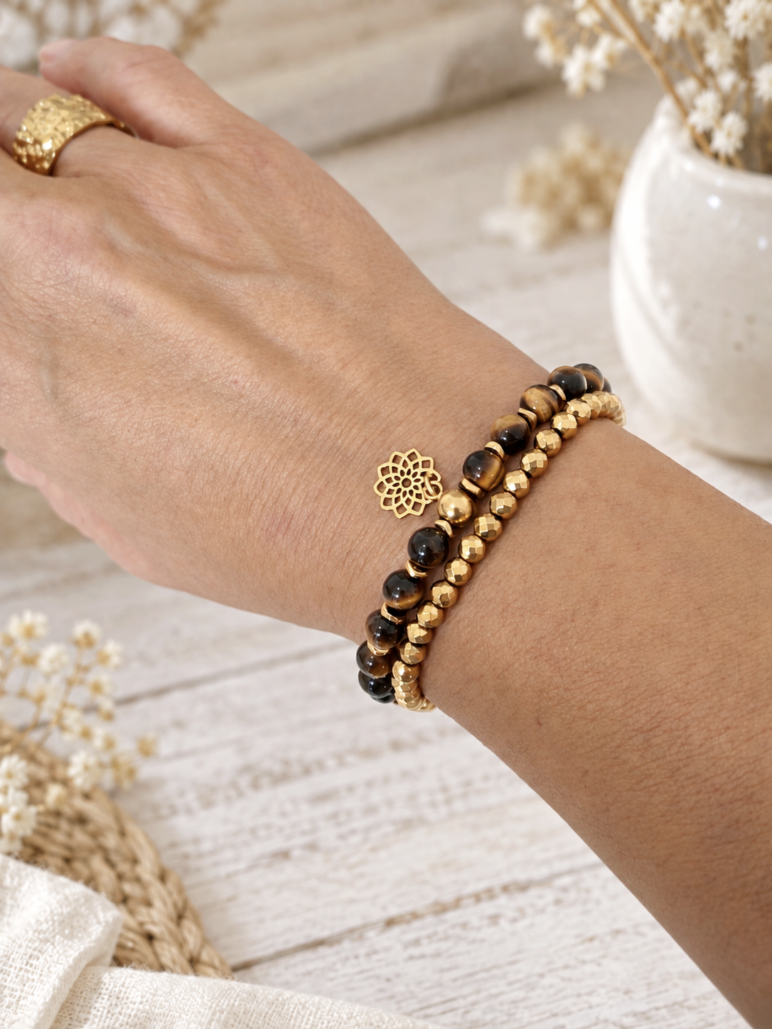 Duo de bracelets en œil de tigre 6mm avec intercalaires, pendentif mandala en acier inoxydable et hématites dorées facettées