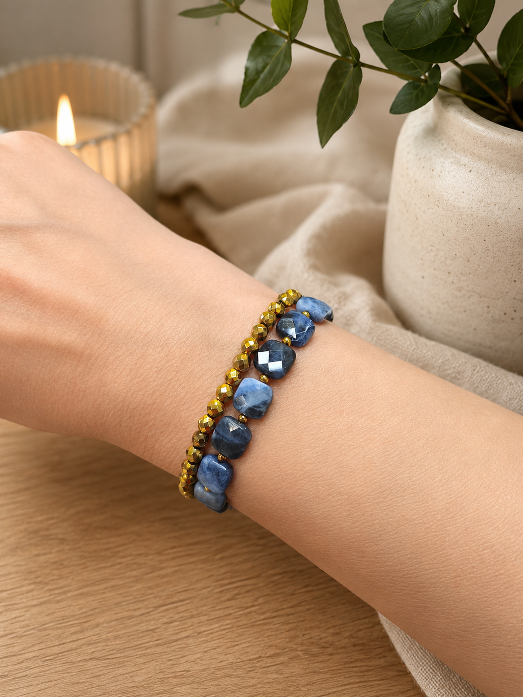 Bracelet Oslo sodalite porté au poignet