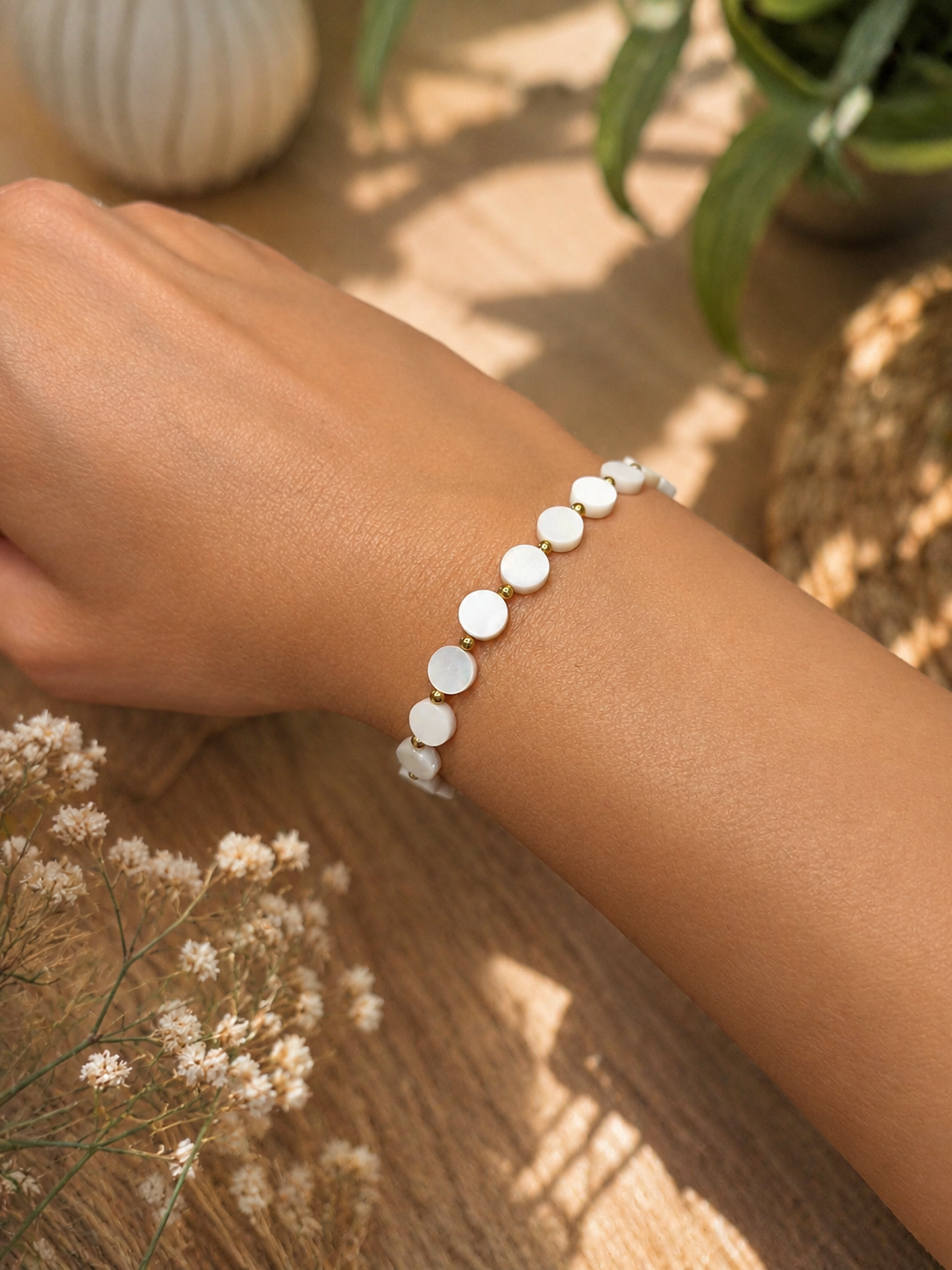 Bracelet Mahina en nacre blanche - pierres naturelles - bijou artisanal - Ô Fil des Perles
