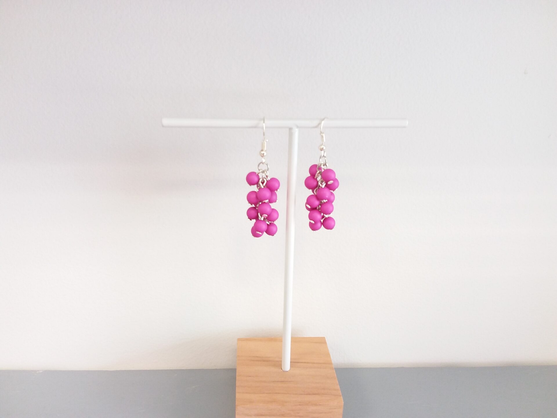 boucles d'oreilles grappe rose fuschia perle argent