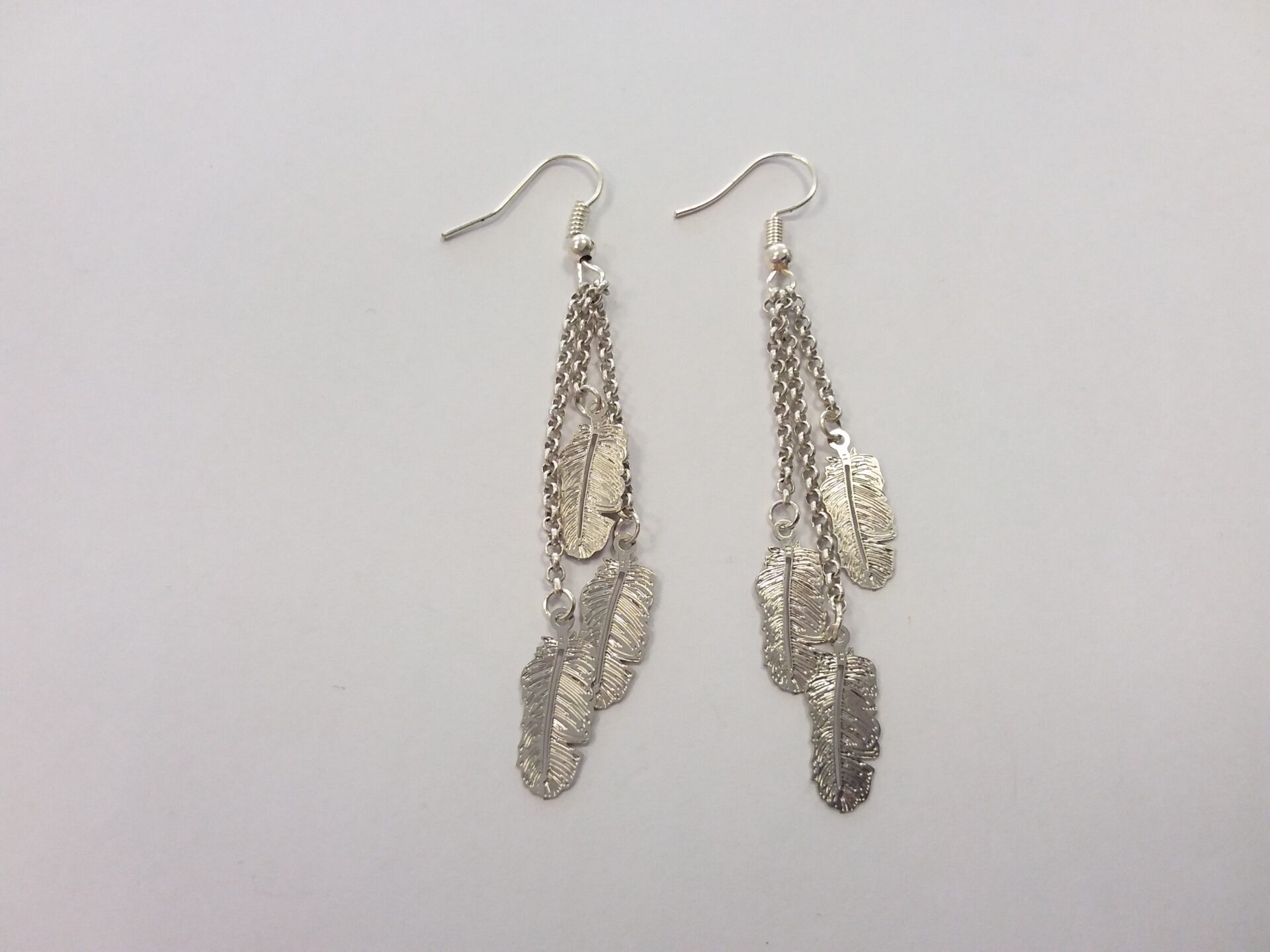 boucles d'oreilles argentées plumes chaine