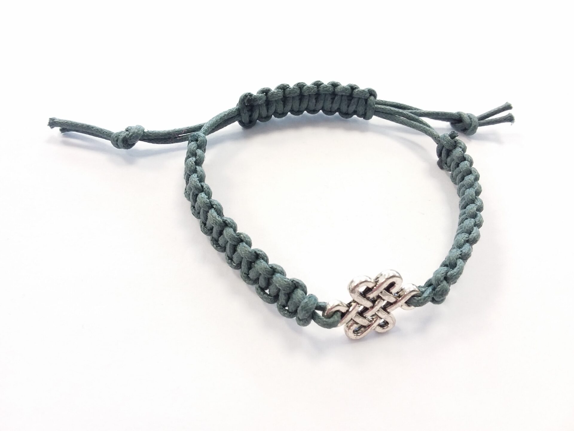 bracelet celtique cordon gris noeud plat shambala