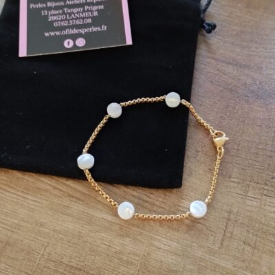 bracelet chaine dorée et fermoir acier inoxydable avec pastilles de Nacre 6mm
